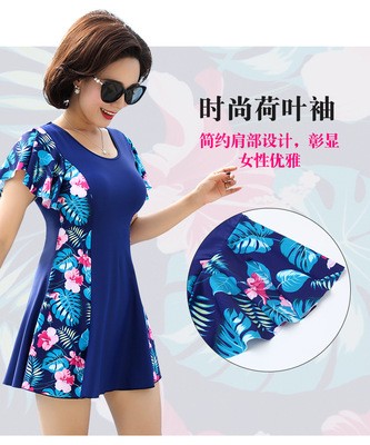 佑游泳衣女保守妈妈款中老年人显瘦遮肚大码连体式带袖泡温泉套装图2