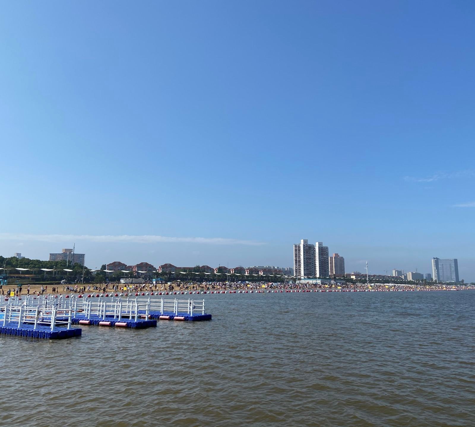 金山城市沙滩