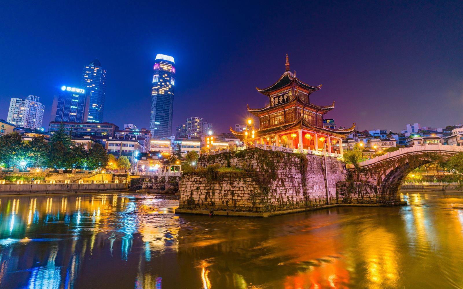 甲秀楼图5