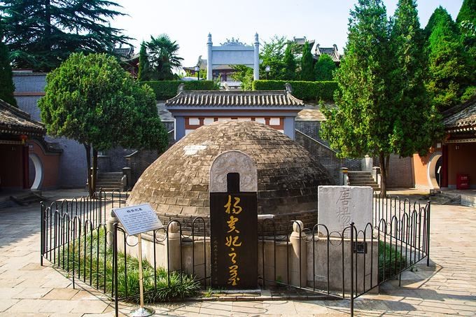 杨贵妃墓