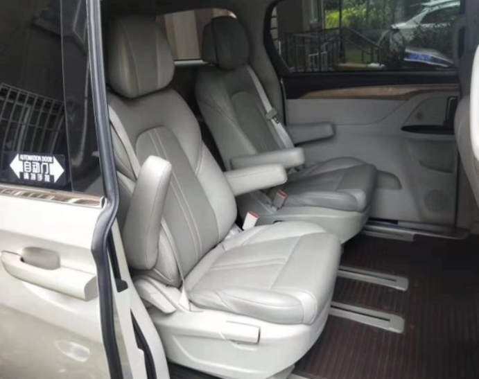 豪华GL8商务车（7座）图4