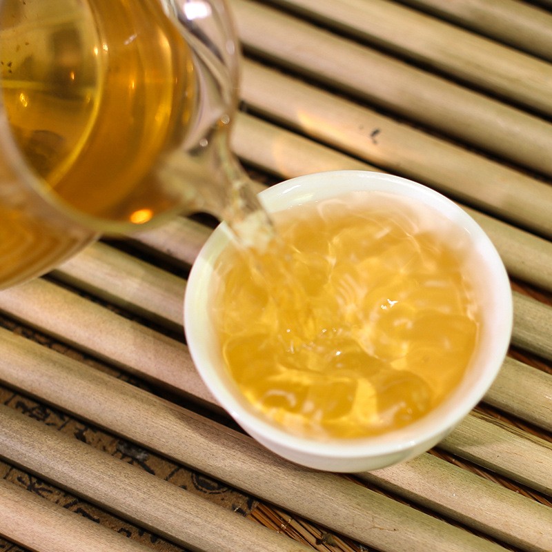 云南普洱茶饼原产地老班章古树纯料紧压普洱茶生茶饼357g厂家直销图3