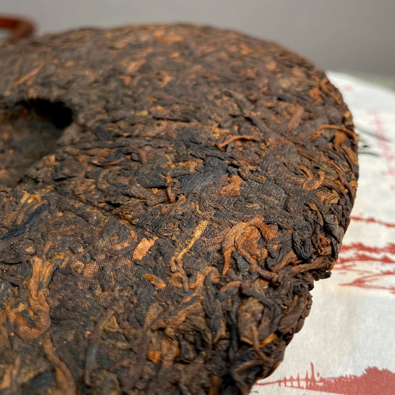 云南普洱茶熟普 2019年古树金芽普洱熟茶 357g茶饼厂家批发图4