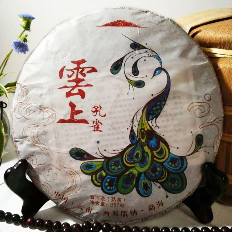 批发云南普洱茶熟茶 2013年原料云上孔雀七子饼357香甜醇耐泡熟茶图3