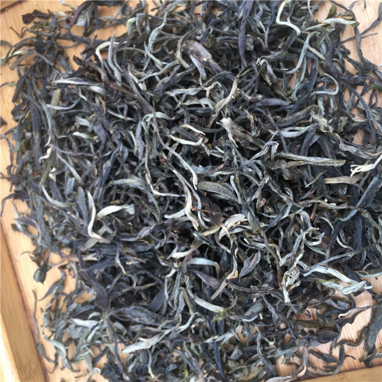 2018新茶 普洱茶饼生茶 云南七子饼茶 勐海之春 明前茶包邮图2
