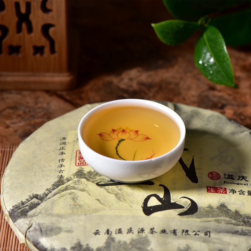 溢庆源 2017易武正山早春 普洱茶生茶357克大树茶饼 云南七子饼茶图5