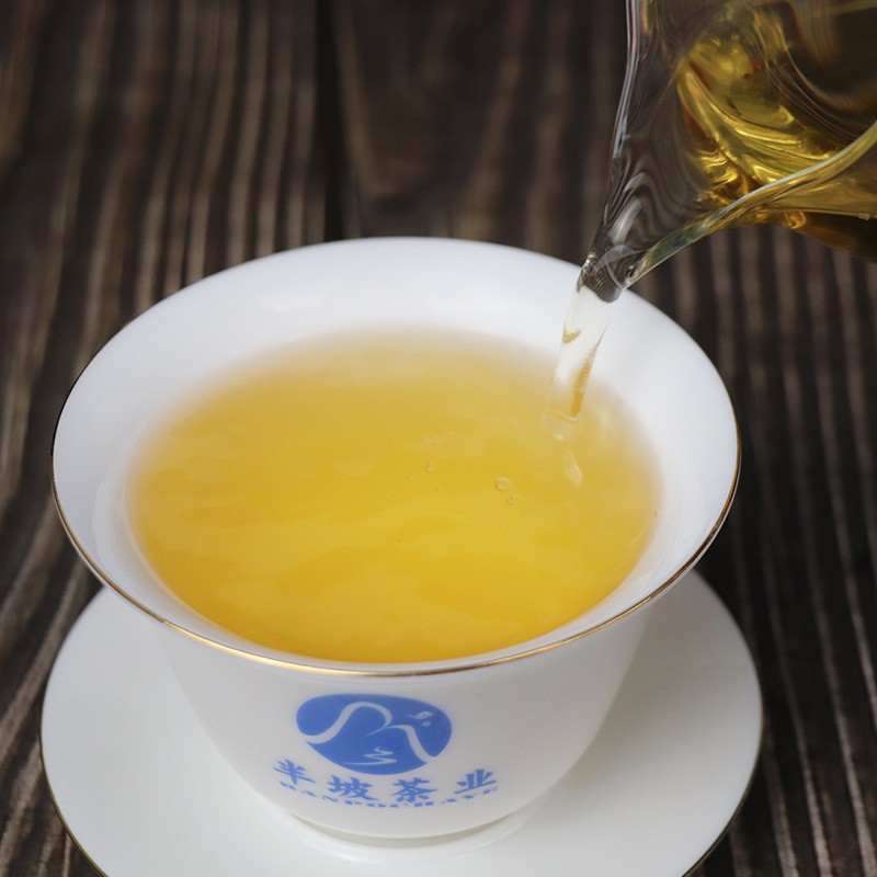 临凤翔 头春懂过老树普洱茶生茶 蜜香花香晒青散毛茶茶饼饼茶原料图2