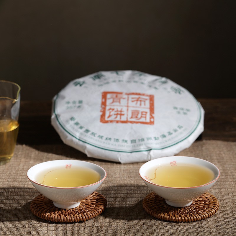 厂家直销云南普洱茶生茶饼茶357克/片布朗山头春料五年陈化茶叶图4