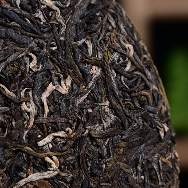 厂价批发勐海普洱生茶饼357g饼茶虎啸山河花香散茶饼高品质大树茶图2
