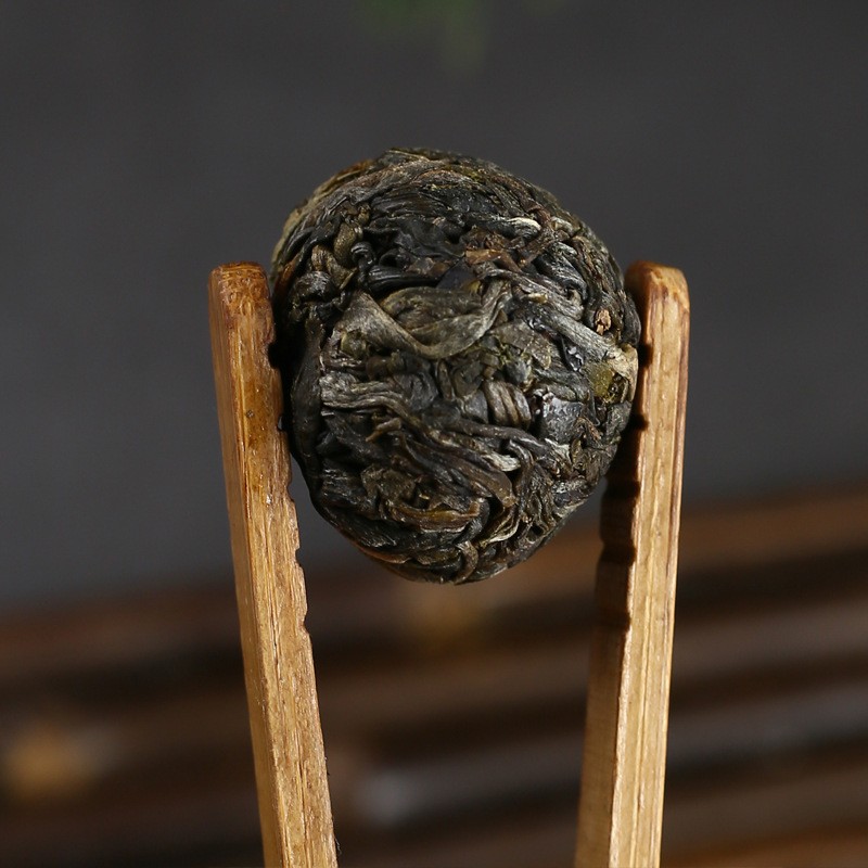 2020年云南易武高山明前头春普洱茶生茶 沱茶龙珠普洱生茶叶图3