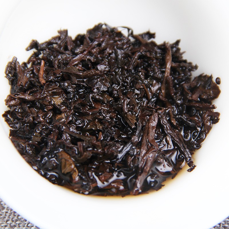 批发云南普洱茶叶2009年原料七子饼茶金芽小饼 熟茶 宫廷普洱茶饼图5