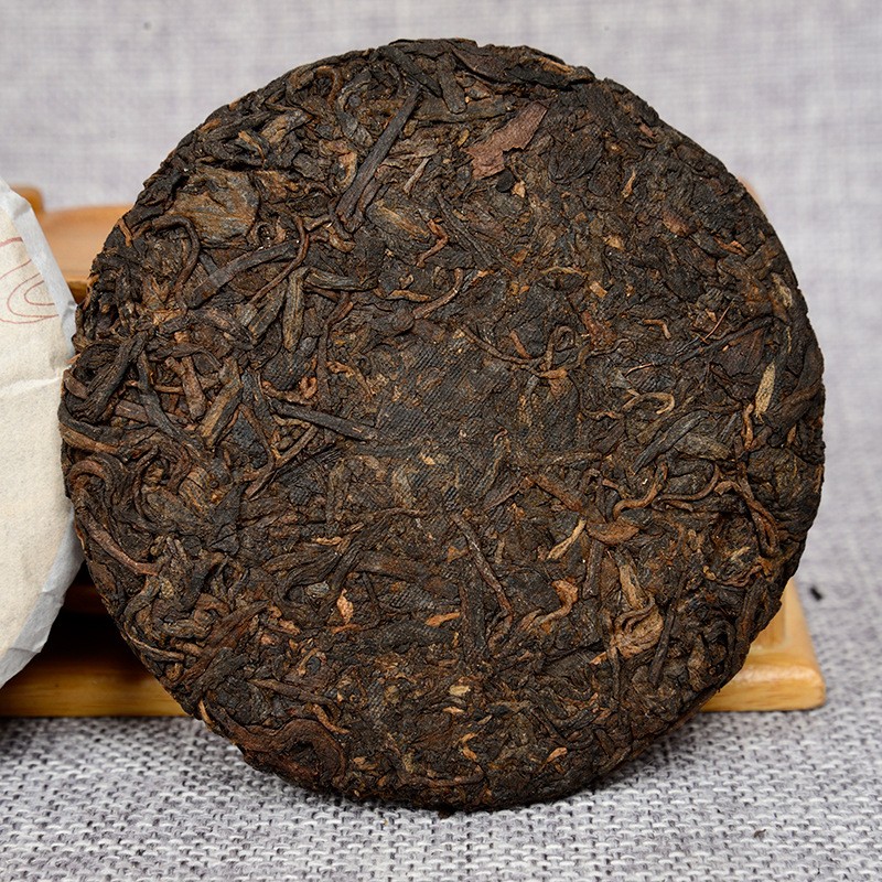 批发普洱茶叶 100克熟茶饼 百龄金芽熟饼 云南产地 发货 贴牌定制图2