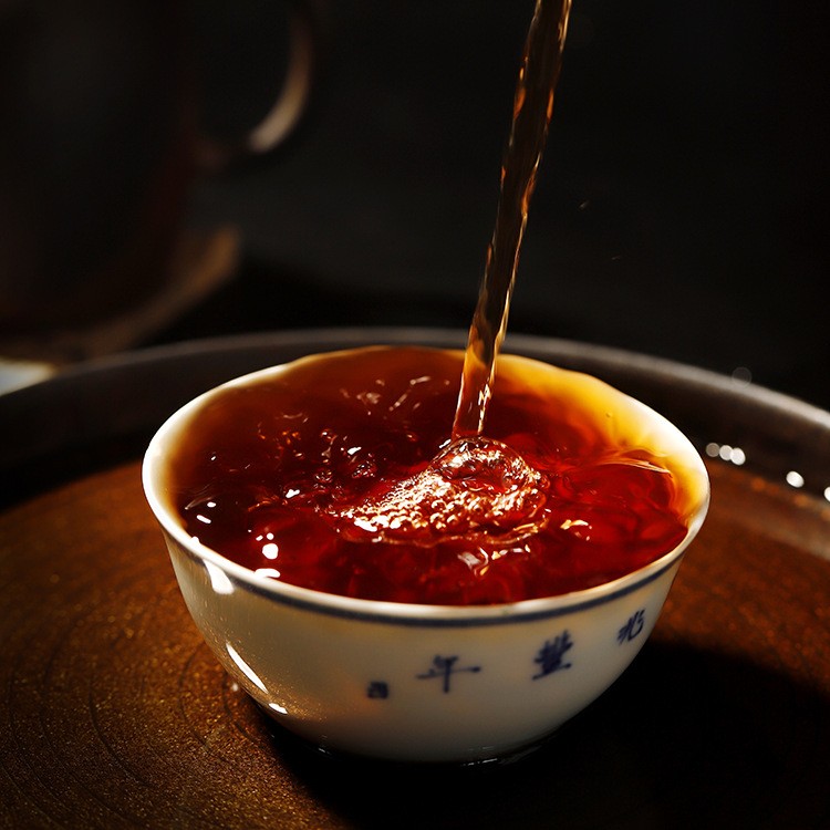 2021年易武麻黑纯料发酵普洱熟茶357g易武熟茶饼茶汤香水柔图4