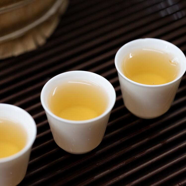 推荐云南普洱老班章 勐海紧压茶饼357g生普礼盒装 雅逸轩礼品茶叶图4