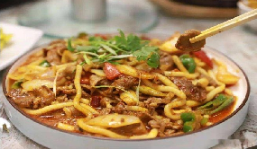 去甘肃旅游，这6种“特色美食”一定要尝尝，外地有钱也难吃到